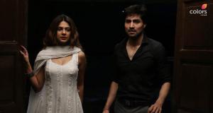 A tiger to attack Zoya and Aditya in the jungle in Bepannaah