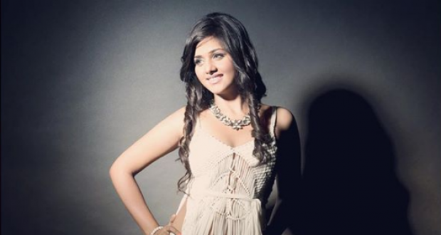 Actress Dalljiet Kaur shared a throwback picture on social media